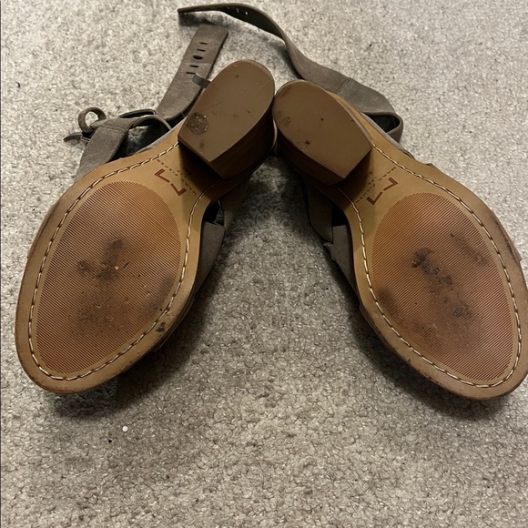 Marc Fisher LTD Valen Sandal TAUPE SUEDE size 6 - Picture 10 of 16